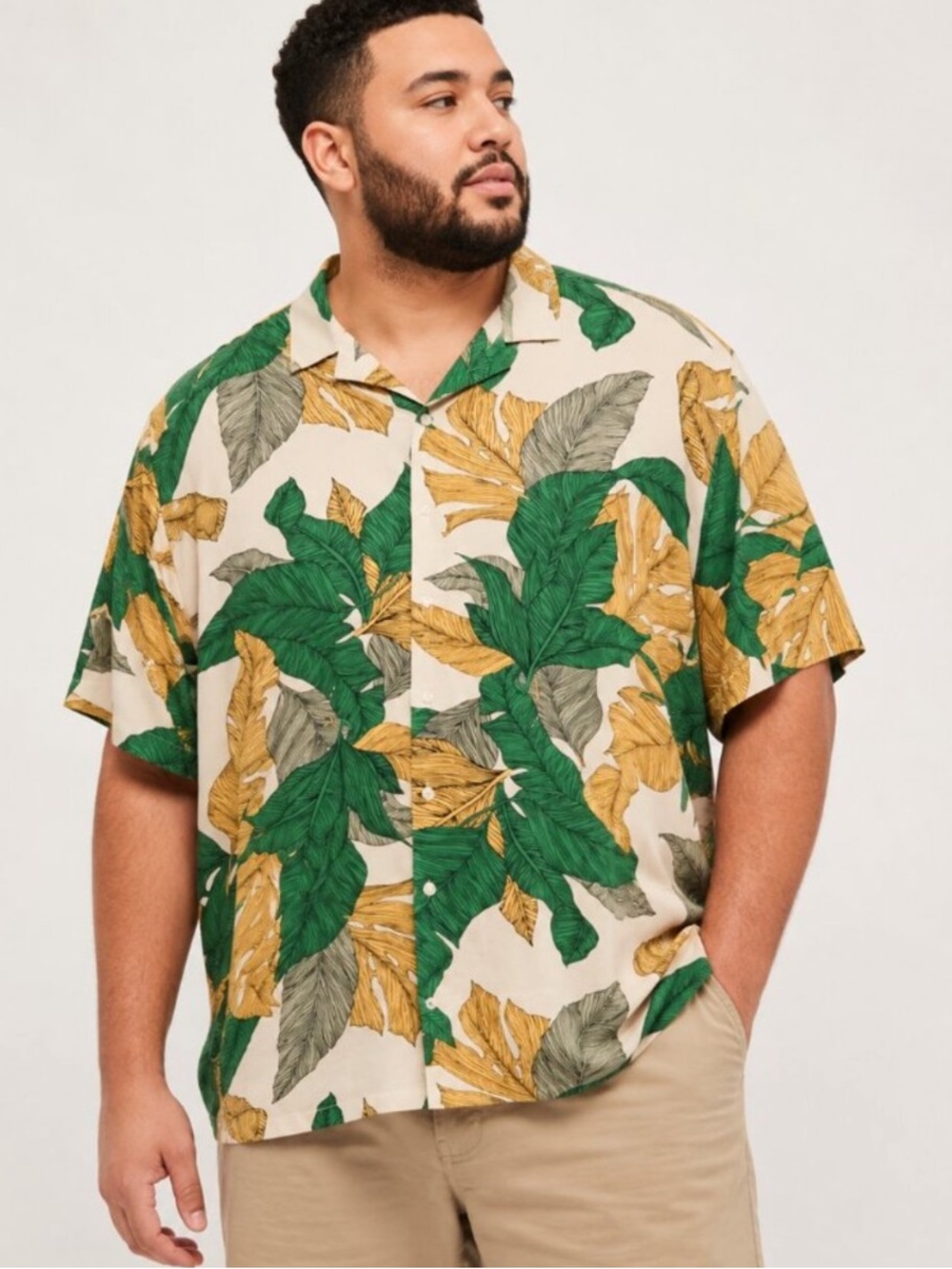 No Boundaries Men’s Short Sleeve Leaf Print Shirt - Green/Gold/Cream